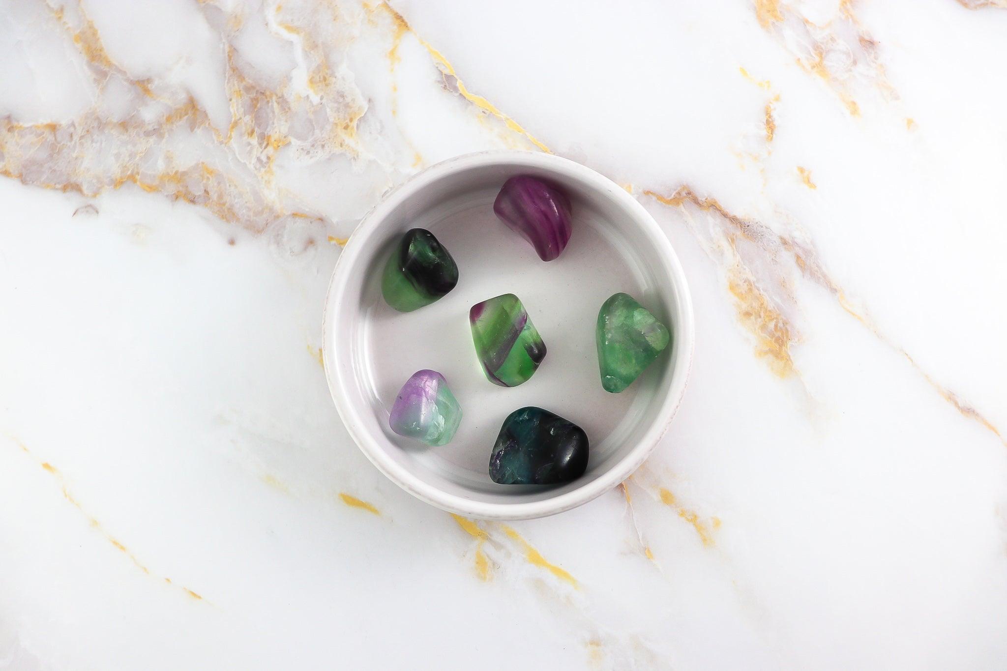 Pierre roulée en Fluorite multicolore